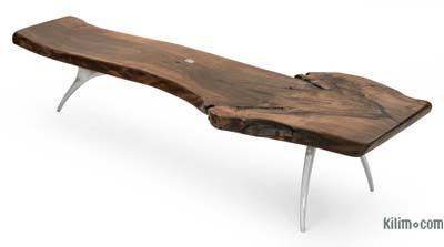核桃板咖啡桌和铸铝腿