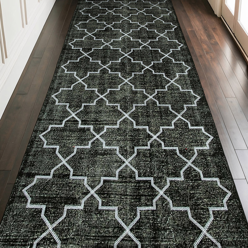Negro Alfombra Turca bordada sobre teñida vintage - 143 cm x 370 cm - K0038613