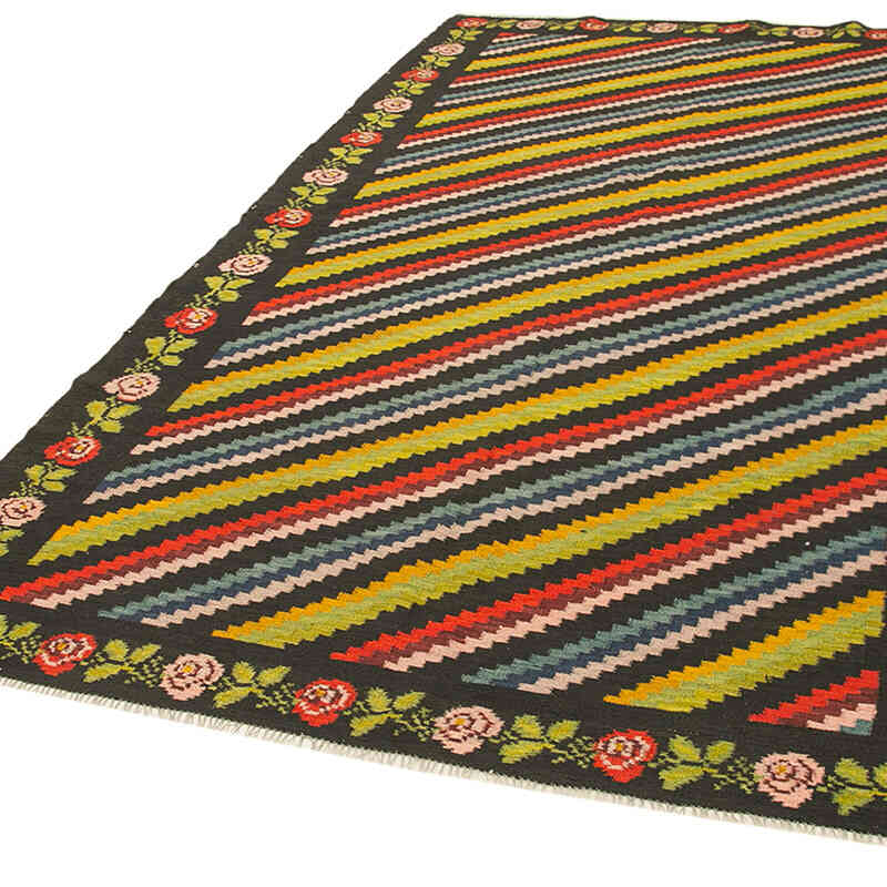 Vintage Handwoven Moldovan Kilim Rug - 5' 8" x 10' 2" (68" x 122") - K0039106