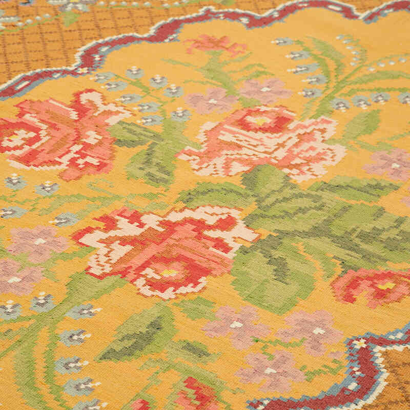 Vintage Handwoven Moldovan Kilim Rug - 6' 4" x 10' 2" (76" x 122") - K0039140