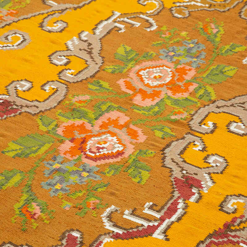 Vintage Handwoven Moldovan Kilim Rug - 5' 9" x 9' 3" (69" x 111") - K0039177