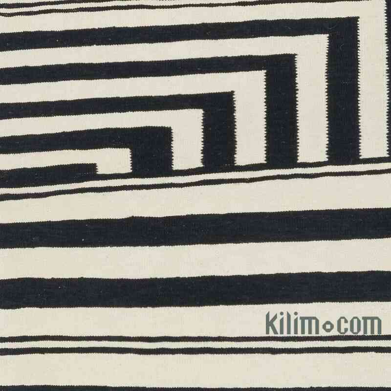 New Handwoven Turkish Kilim Rug - 2' 11" x 12' 2" (35" x 146") - K0056005