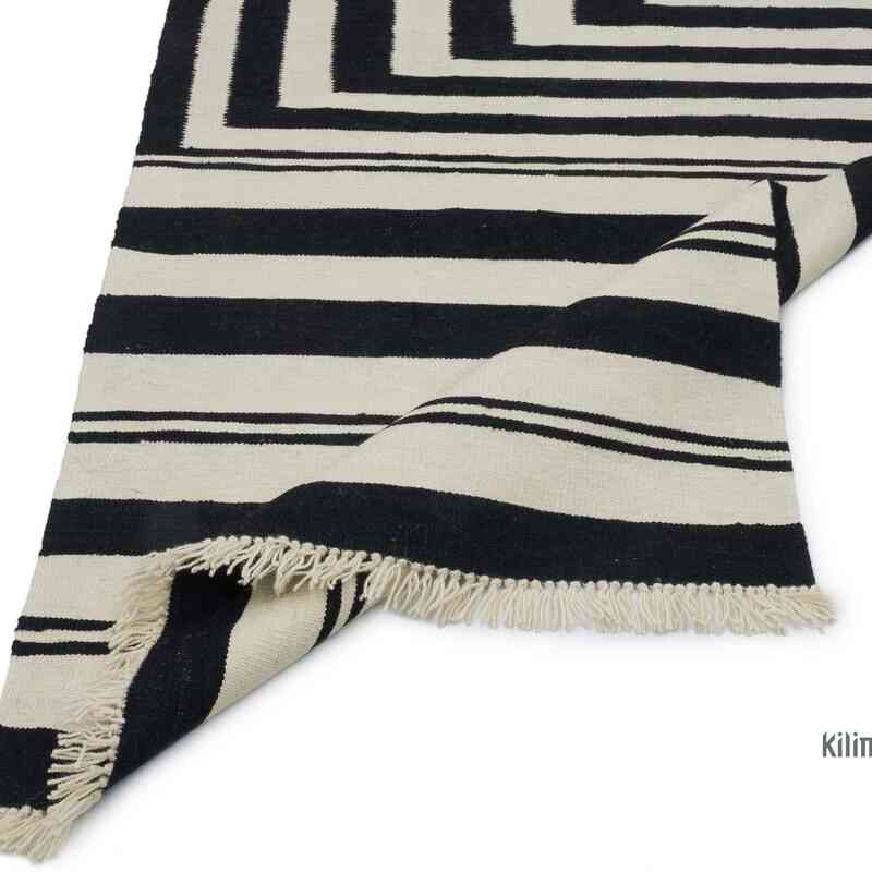 New Handwoven Turkish Kilim Rug - 2' 11" x 12' 2" (35" x 146") - K0056005