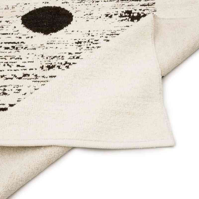New Hand-Knotted Turkish Rug - 5' 10" x 7' 10" (70" x 94") - K0059709