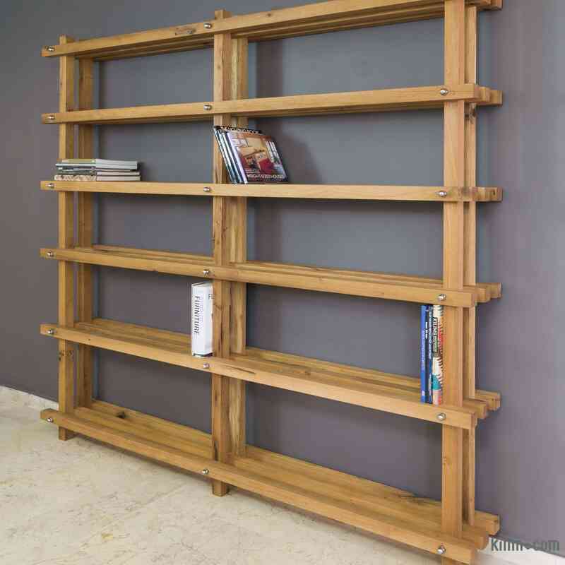 Oak Bookcase - Capturing the Essence of Natural Wood - K0060799