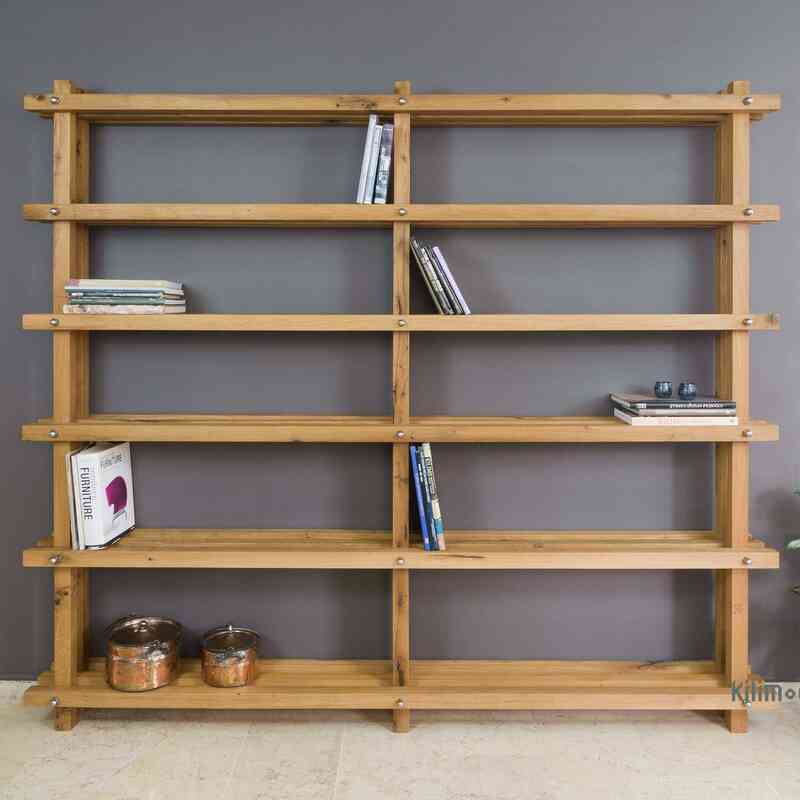 Oak Bookcase - Capturing the Essence of Natural Wood - K0060799