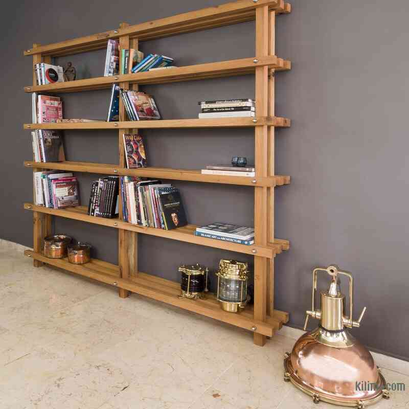 Oak Bookcase - Capturing the Essence of Natural Wood - K0060799