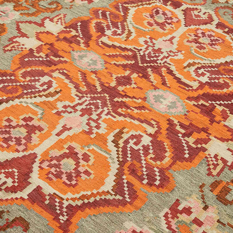 Vintage Handwoven Moldovan Kilim Rug - 6' 8" x 9' 7" (80" x 115") - K0062682