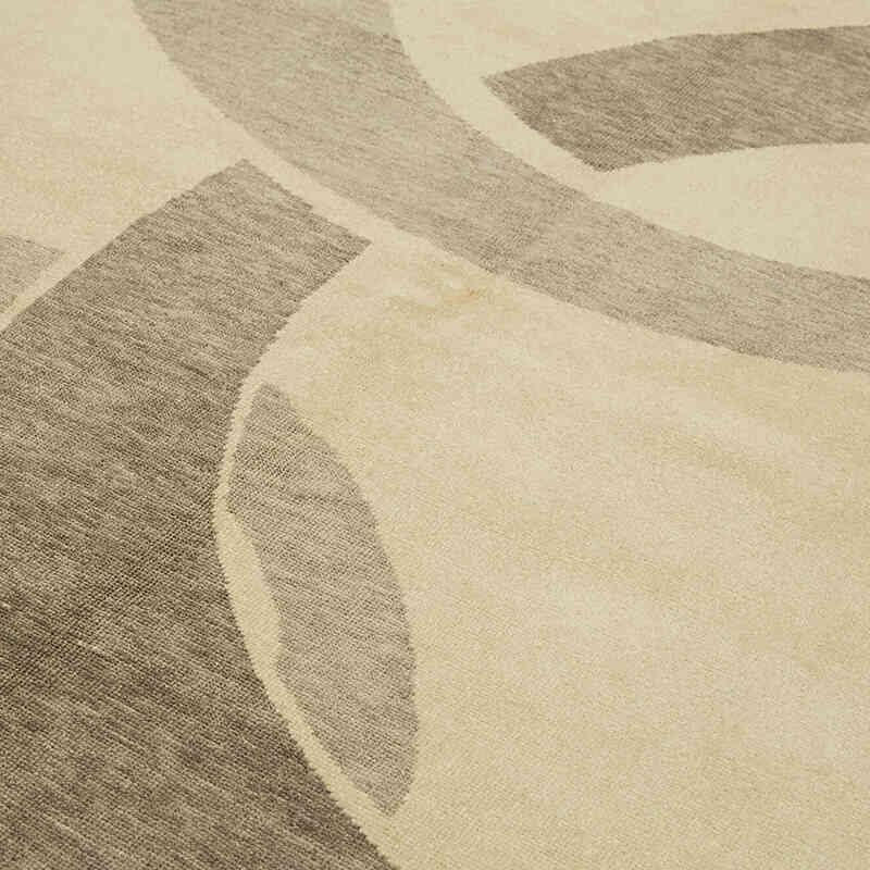 New Hand Knotted Wool Rug - 5' 11" x 8' 2" (71" x 98") - K0063217