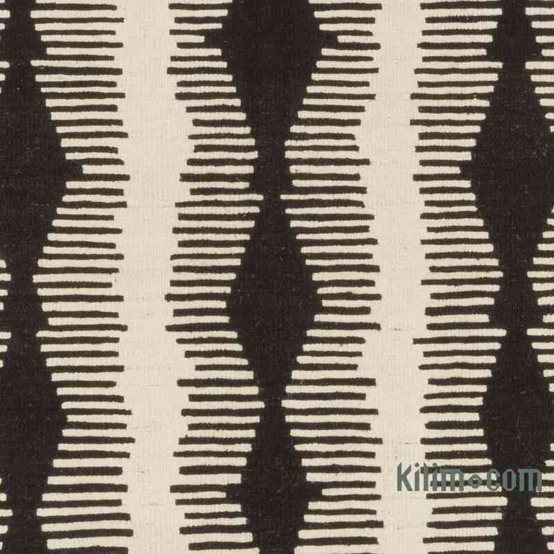 New Handwoven Turkish Kilim Rug - 4' 1" x 5' 11" (49" x 71") - K0064478