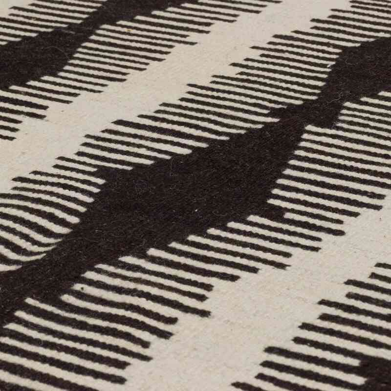 New Handwoven Turkish Kilim Rug - 4' 1" x 5' 11" (49" x 71") - K0064478