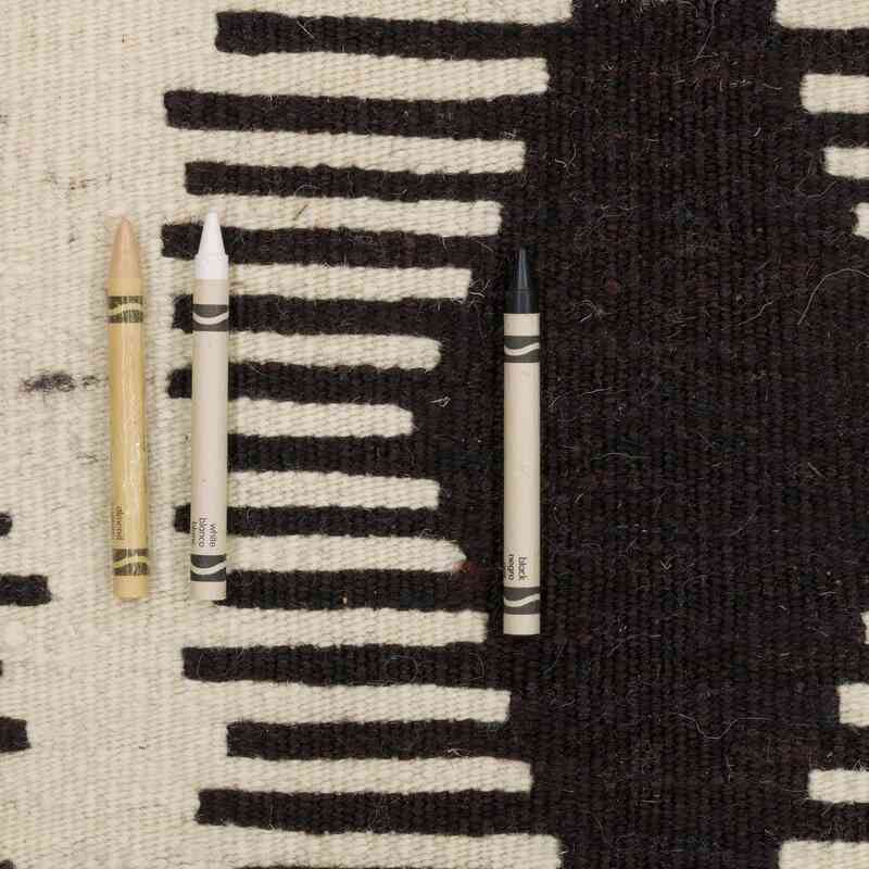 New Handwoven Turkish Kilim Rug - 4' 1" x 5' 11" (49" x 71") - K0064478
