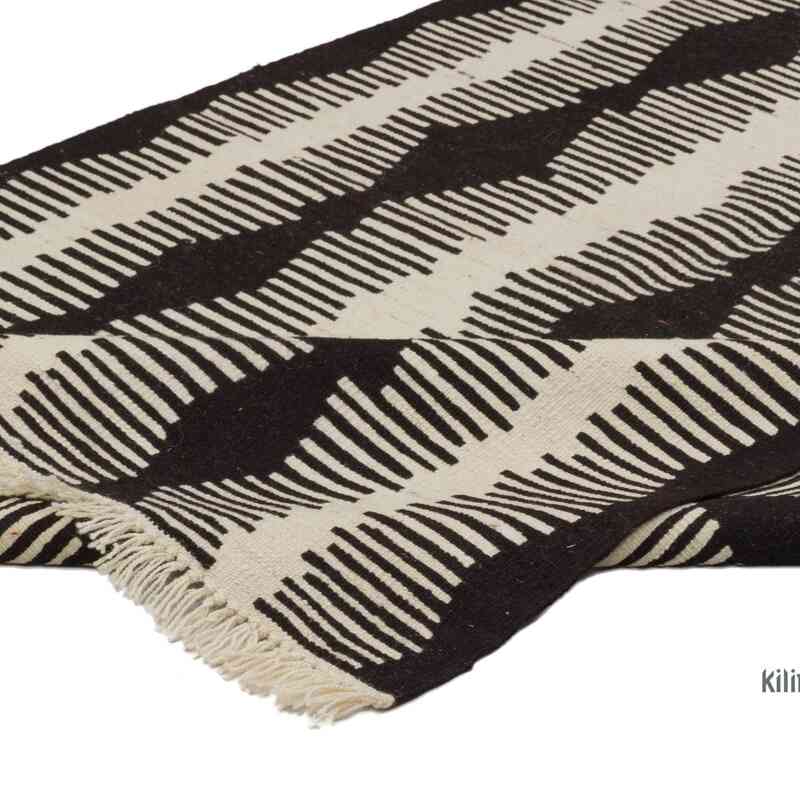 New Handwoven Turkish Kilim Rug - 4' 1" x 5' 11" (49" x 71") - K0064478