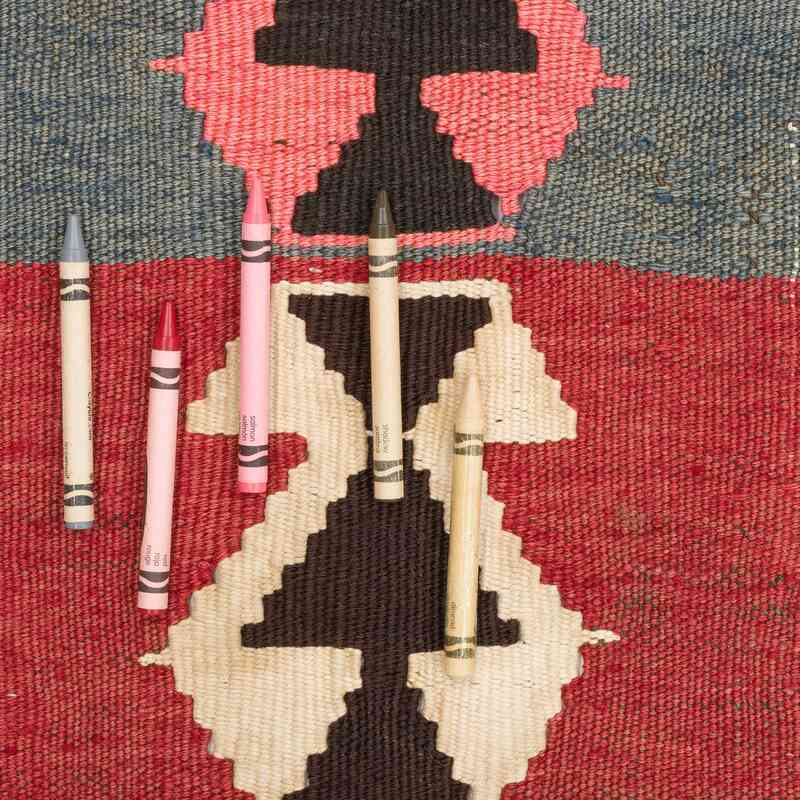 Vintage Balikesir Kilim Rug - 5' 5" x 8' 11" (65" x 107") - K0067593