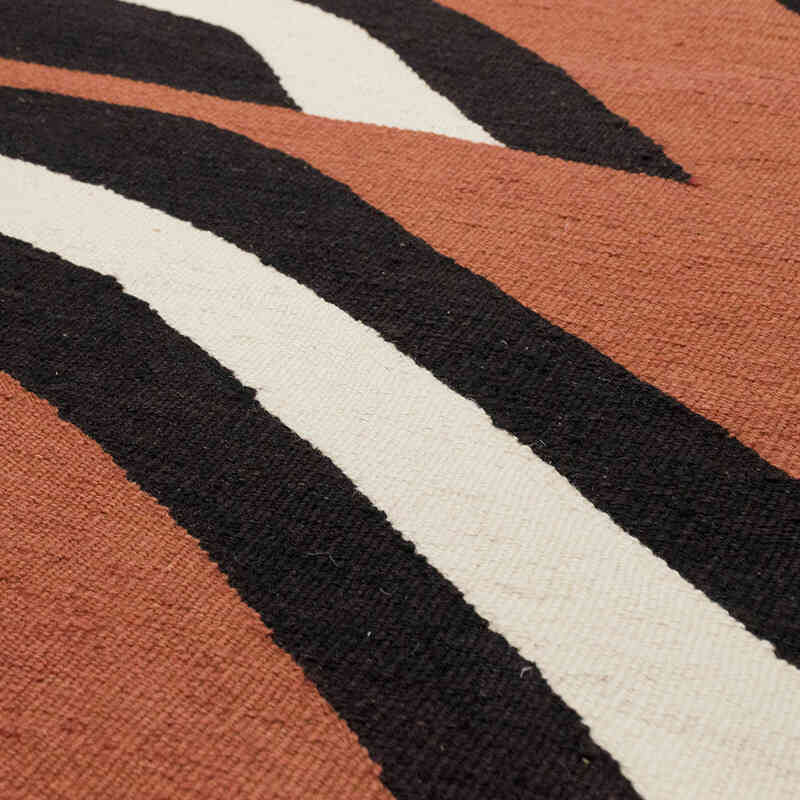 New Handwoven Turkish Kilim Rug - 4' 1" x 6' 5" (49" x 77") - K0069015