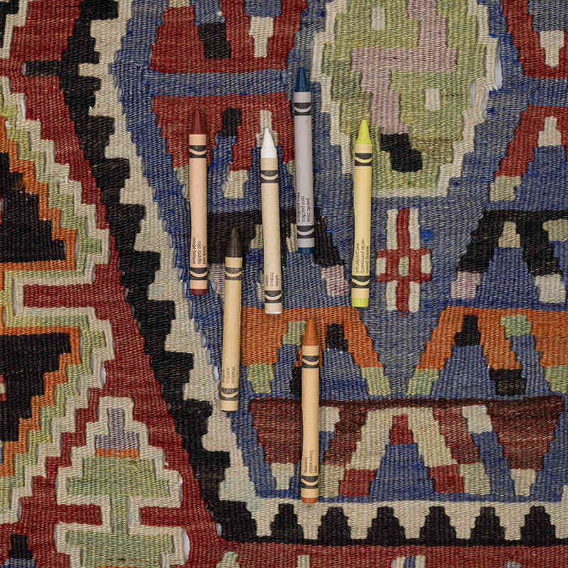 Vintage Esme Kilim Rug - 5' 9" x 10' 1" (69" x 121") - K0071901