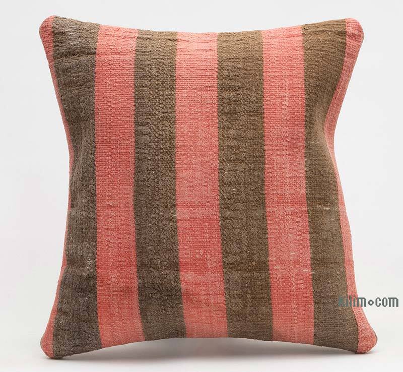 Kilim Pillow Cover - 1' 4" x 1' 4" (16" x 16") - K0078171