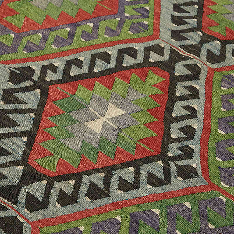 Vintage Anatolian Kilim Rug - 5' 9" x 9' 2" (69" x 110") - K0079113