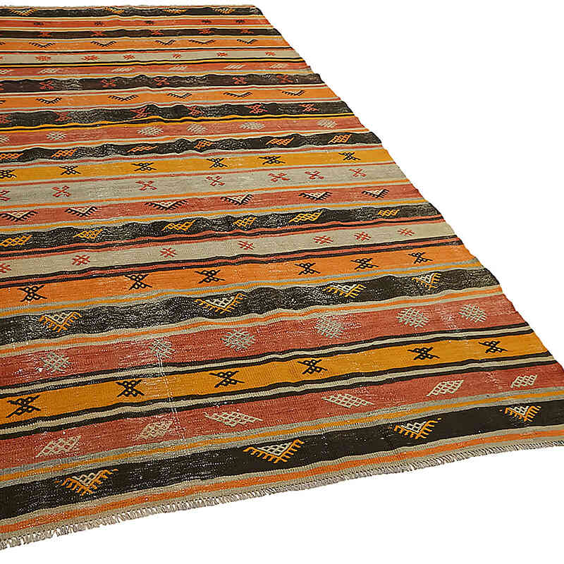 Vintage Anatolian Kilim Rug - 5' 9" x 9' 11" (69" x 119") - K0079137