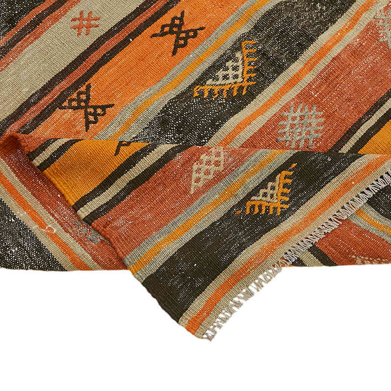 Vintage Anatolian Kilim Rug - 5' 9" x 9' 11" (69" x 119") - K0079137