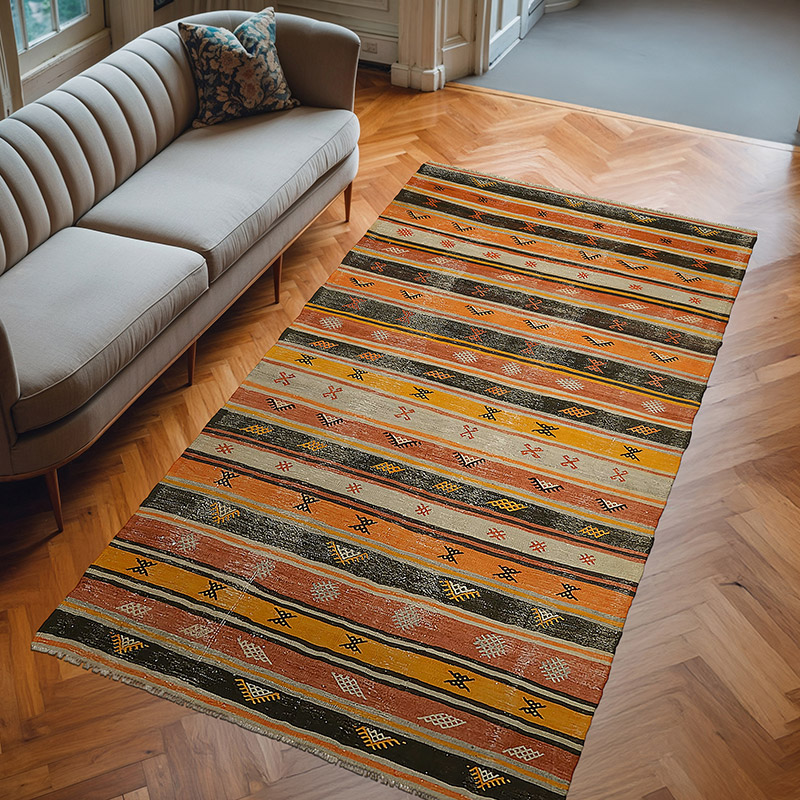 Vintage Anatolian Kilim Rug - 5' 9" x 9' 11" (69" x 119") - K0079137