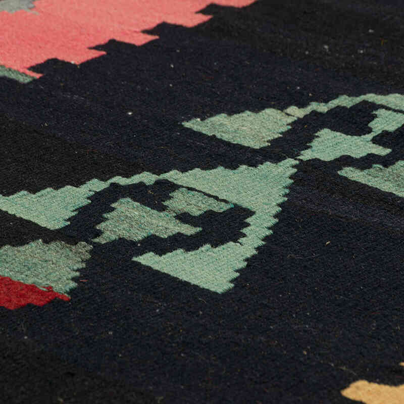 Vintage Karakecili Kilim Rug - 5' 11" x 8' 11" (71" x 107") - K0079442