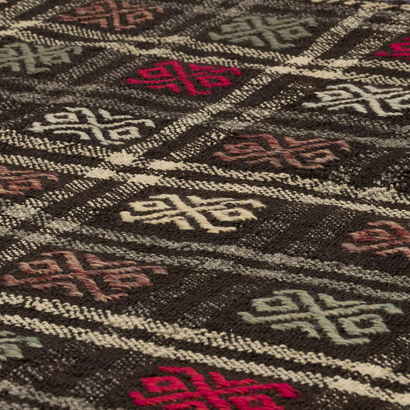 Vintage Anatolian Jijim Rug - 5' 9" x 10'  (69" x 120") - K0083749