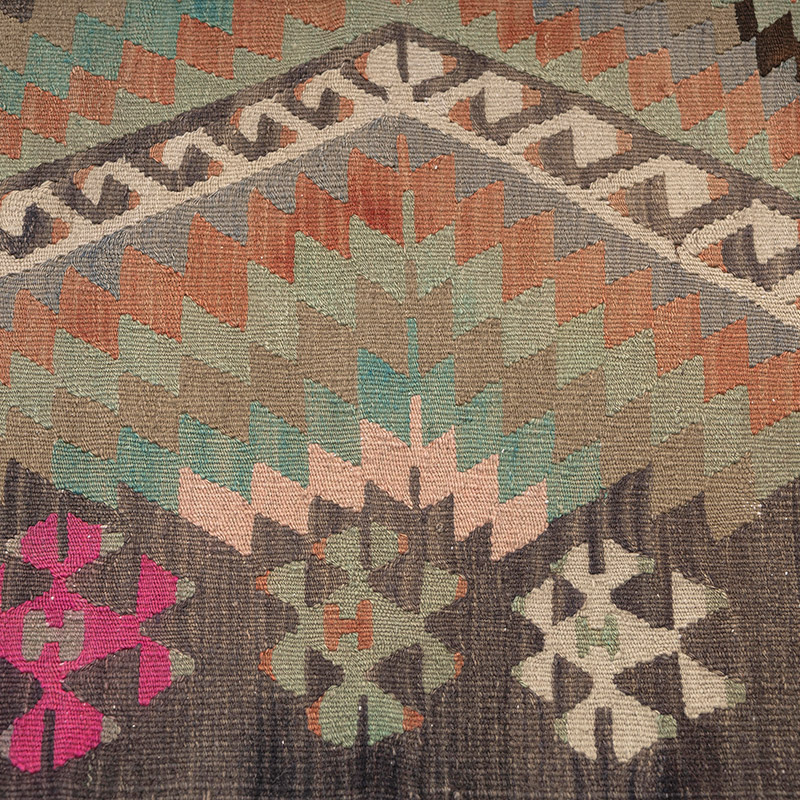 Vintage Esme Kilim Rug - 6' 1" x 9' 3" (73" x 111") - K0083845