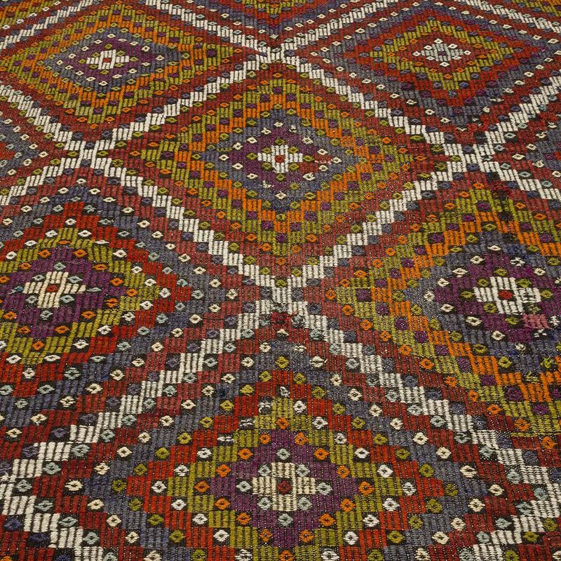 Vintage Anatolian Jijim Rug - 6' 9" x 11' 5" (81" x 137") - K0084390