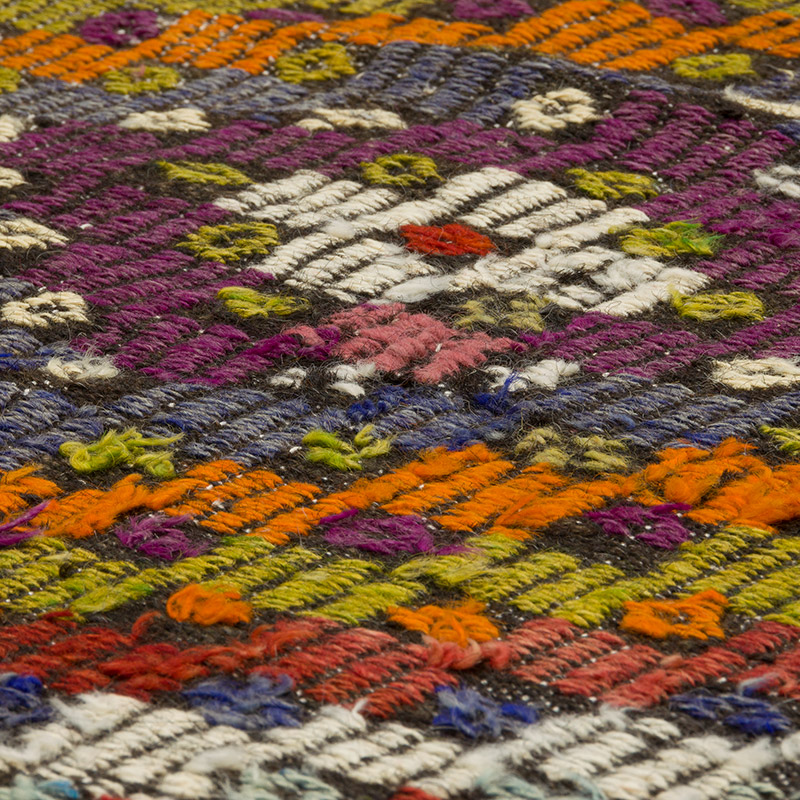 Vintage Anatolian Jijim Rug - 6' 9" x 11' 5" (81" x 137") - K0084390