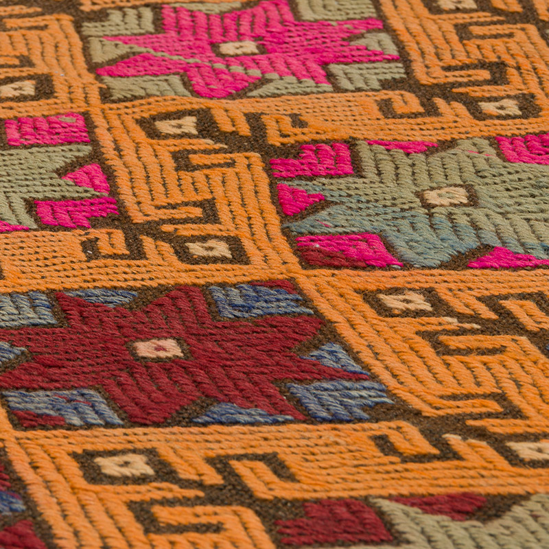 Vintage Anatolian Jijim Rug - 5' 5" x 9' 8" (65" x 116") - K0085564