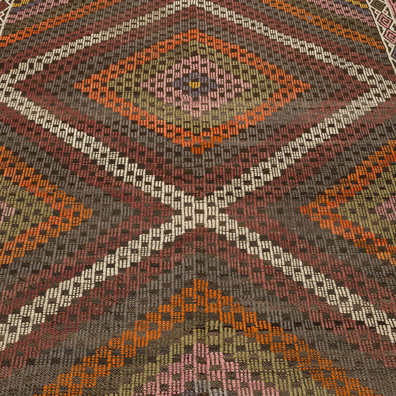 Vintage Anatolian Jijim Rug - 6'  x 8' 8" (72" x 104") - K0085574