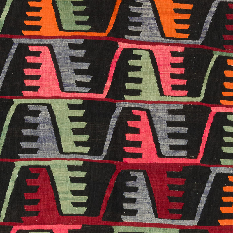 Vintage Mihalic Kilim Rug - 5' 6" x 9' 10" (66" x 118") - K0085694