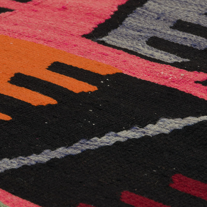 Vintage Mihalic Kilim Rug - 5' 6" x 9' 10" (66" x 118") - K0085694