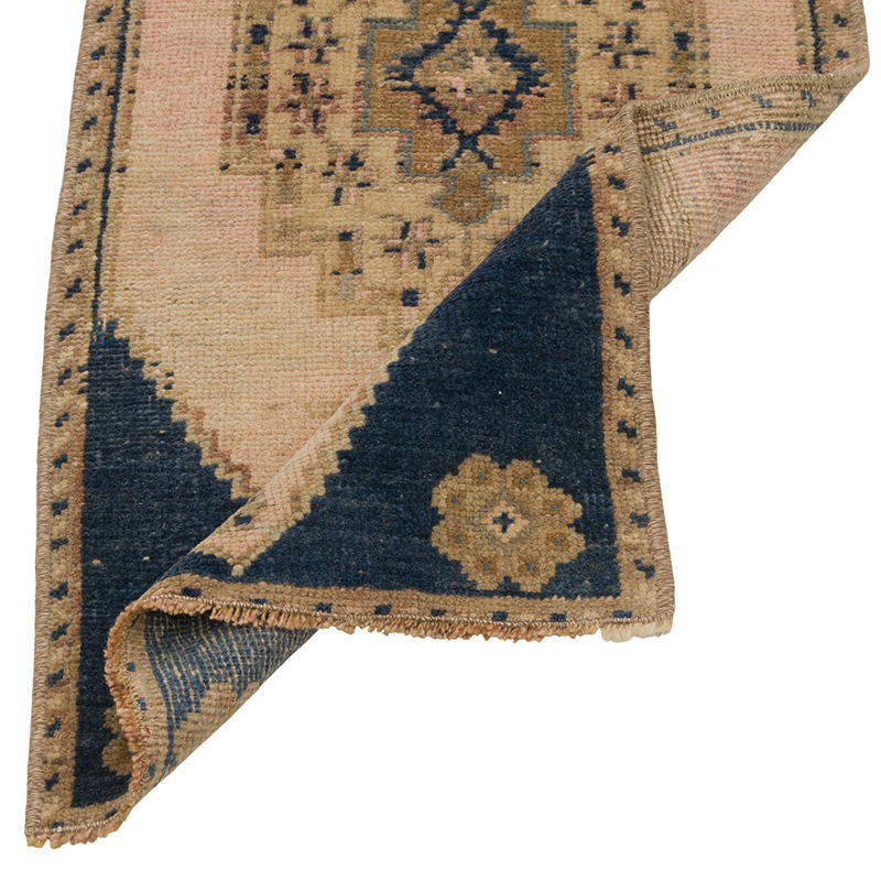 Vintage Turkish Hand-Knotted Rug - 1' 2" x 2' 6" (14" x 30") - K0085766