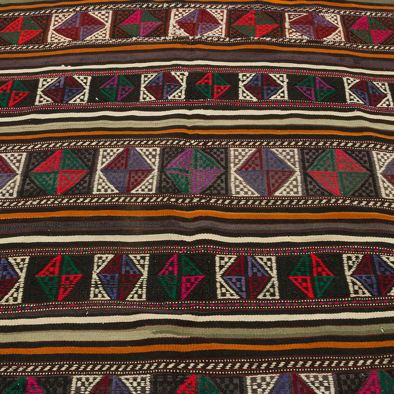 Vintage Balikesir Kilim Rug - 5' 5" x 7' 7" (65" x 91") - K0085824