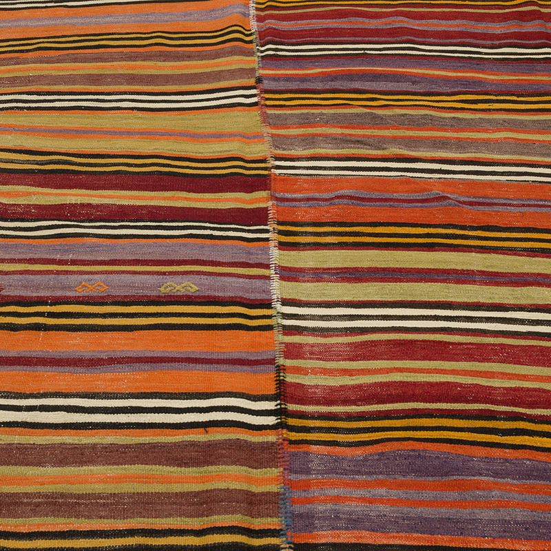 Vintage Turkish Kilim Rug - 8' 11" x 8' 8" (107" x 104") - K0085940
