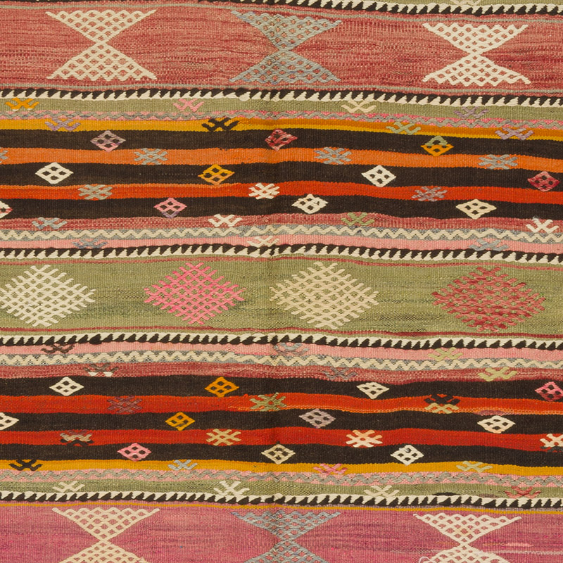 Vintage Turkish Kilim Rug - 5' 9" x 7' 8" (69" x 92") - K0085947
