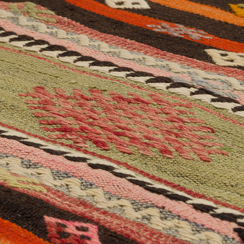 Vintage Turkish Kilim Rug - 5' 9" x 7' 8" (69" x 92") - K0085947
