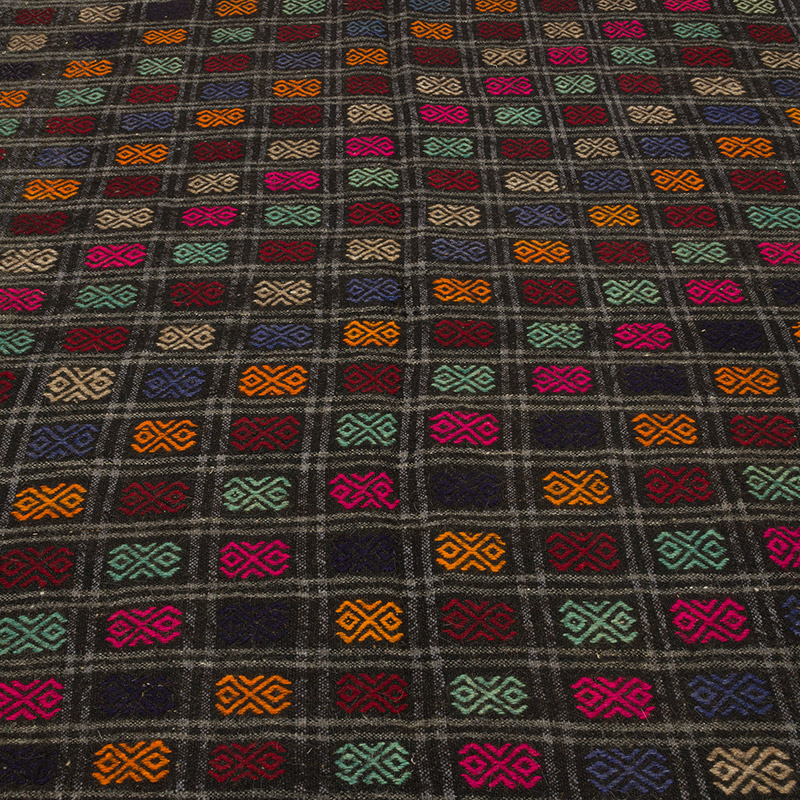 Vintage Anatolian Jijim Rug - 5' 7" x 9' 7" (67" x 115") - K0085964