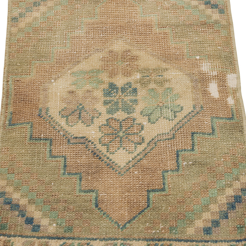 Vintage Turkish Hand-Knotted Rug - 1' 5" x 2' 8" (17" x 32") - K0086021
