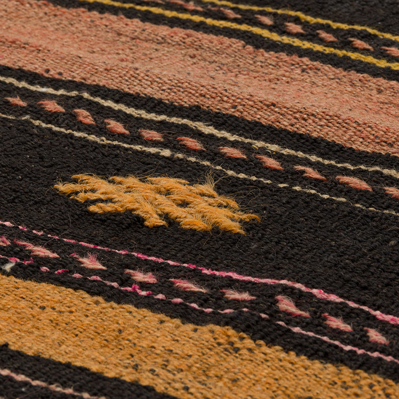Vintage Anatolian Kilim Rug - 5' 10" x 9' 11" (70" x 119") - K0086444