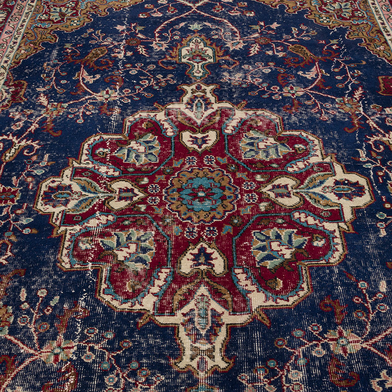 Vintage Turkish Hand-Knotted Rug - 6' 9" x 9' 3" (81" x 111") - K0086741