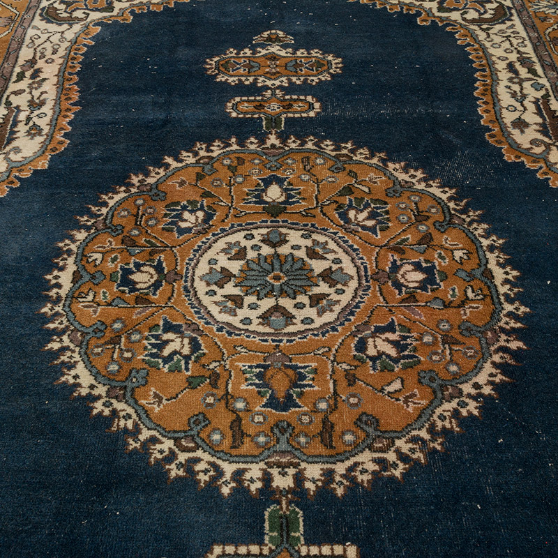 Vintage Turkish Hand-Knotted Rug - 7' 1" x 10' 5" (85" x 125") - K0086744
