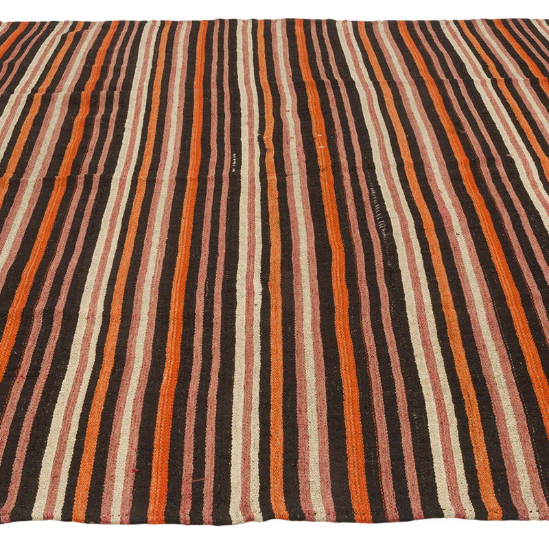 Vintage Anatolian Kilim Rug - 6' 1" x 7'  (73" x 84") - K0088275