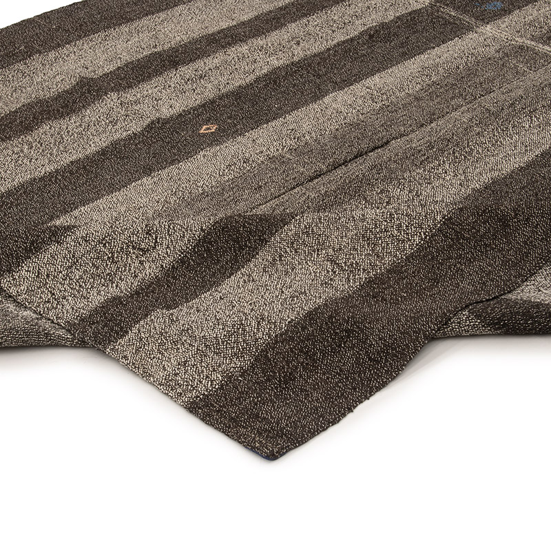 Vintage Anatolian Kilim Rug - 5' 10" x 8'  (70" x 96") - K0088353