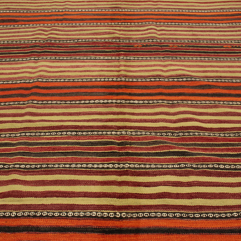 Vintage Konya Kilim Rug - 5' 9" x 9' 10" (69" x 118") - K0089031