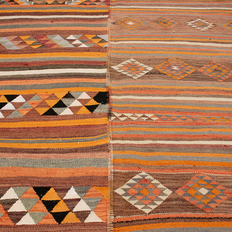 Vintage Turkish Kilim Rug - 6' 2" x 10' 2" (74" x 122") - K0089138