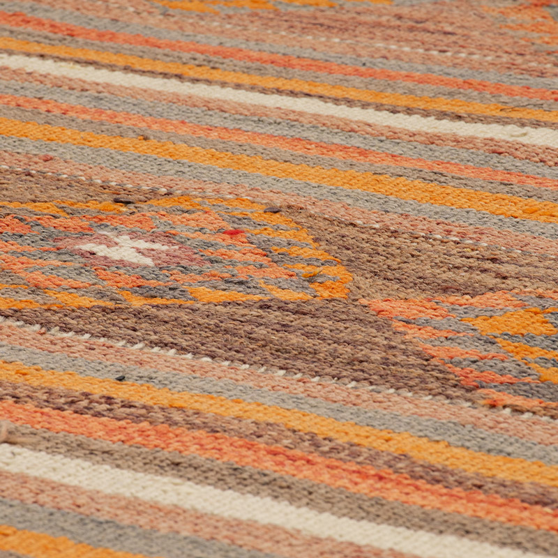 Vintage Turkish Kilim Rug - 6' 2" x 10' 2" (74" x 122") - K0089138