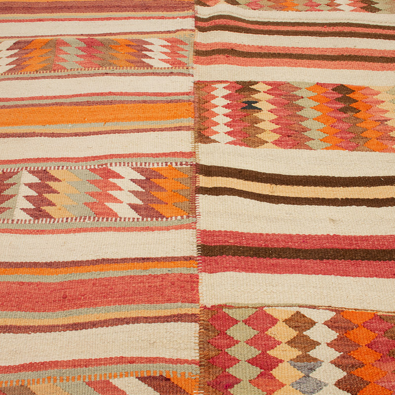 Vintage Turkish Kilim Rug - 6'  x 10' 3" (72" x 123") - K0089140